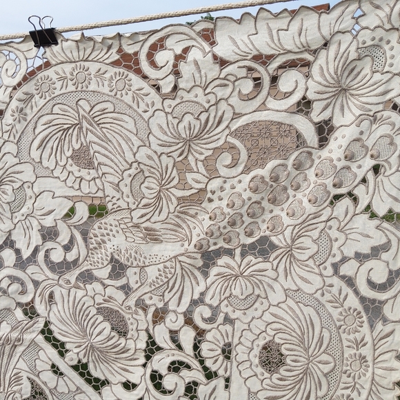 Maderia Tablecloth Birds Peacocks Cutwork - Picture 3 of 16